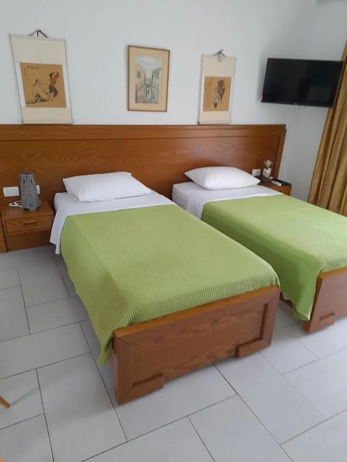 Menikos Apartments Himare 0*,