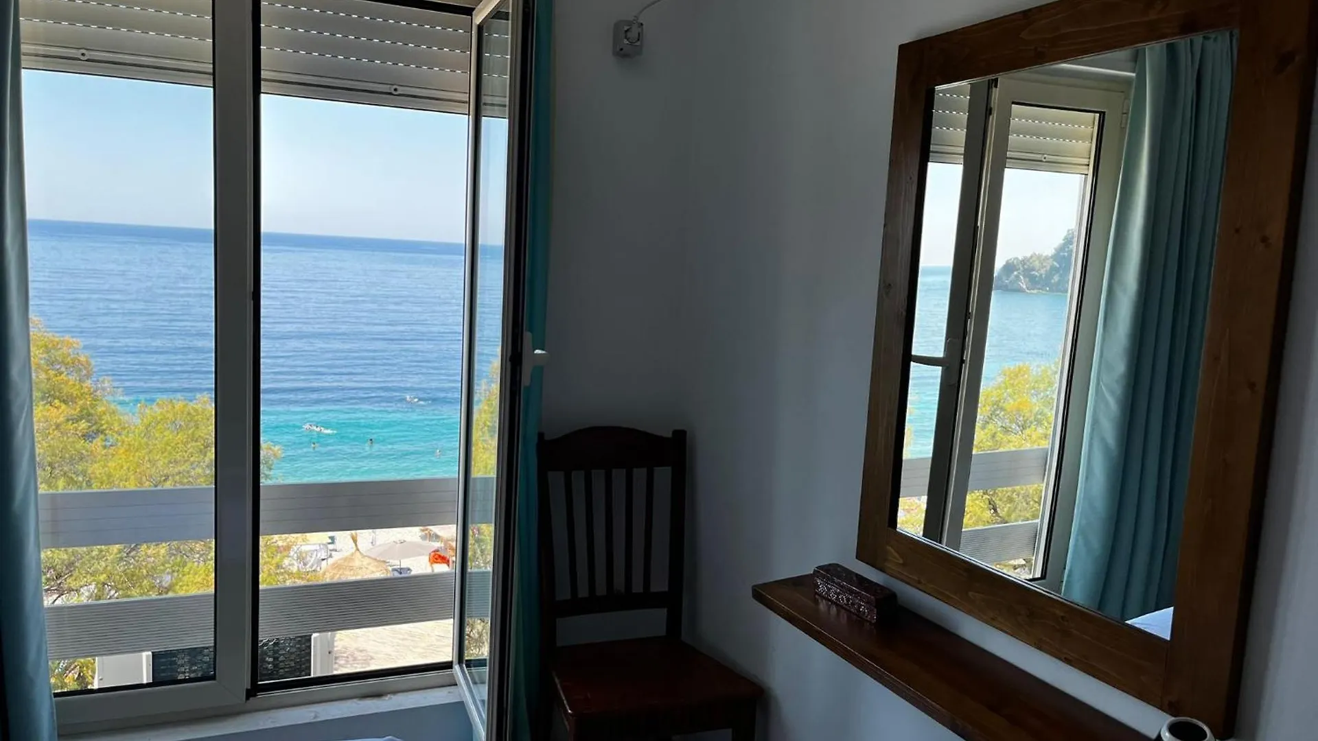 Menikos Apartments Himare