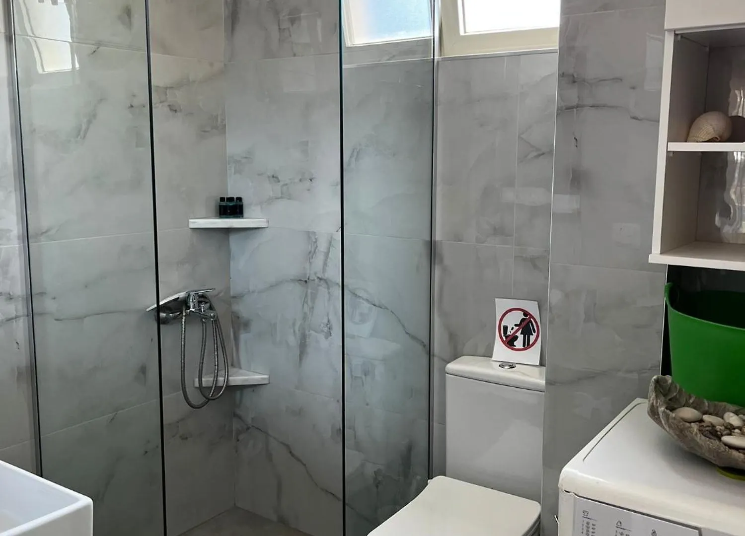 Menikos Apartments Himare 0*,  Albania