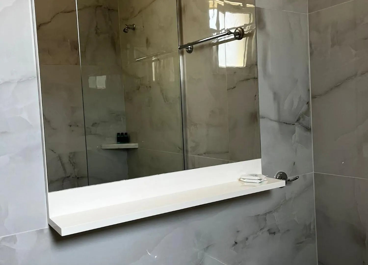 Menikos Apartments Himare