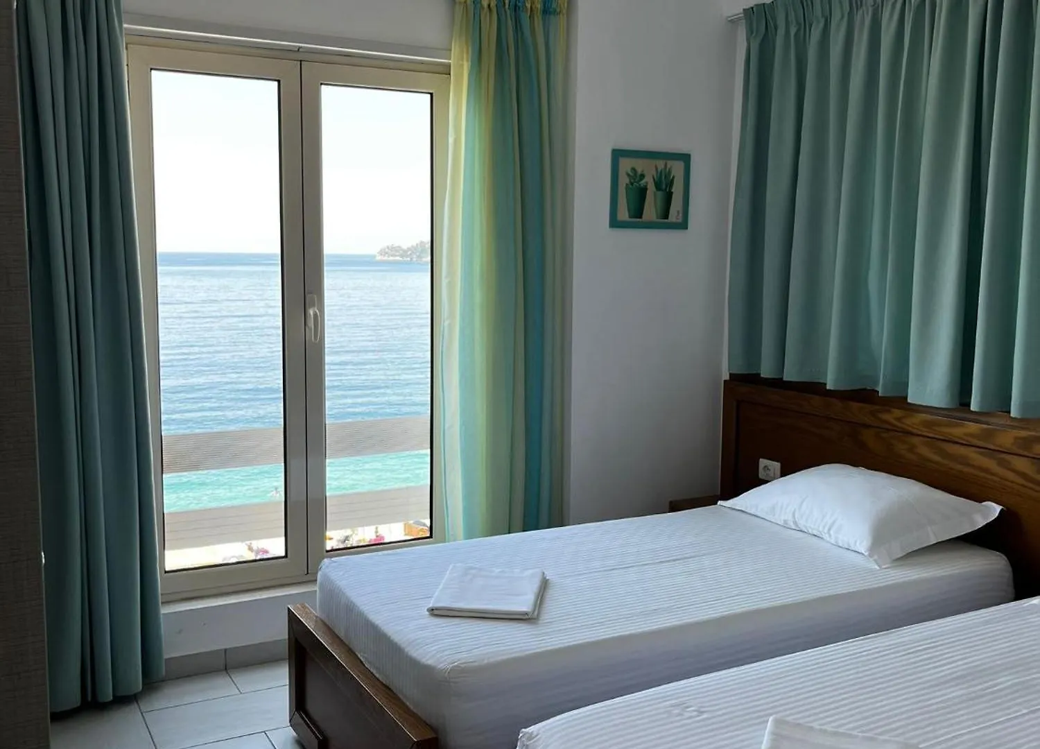 Menikos Apartments Himare