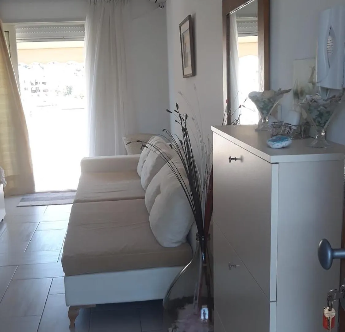 Menikos Apartments Himare