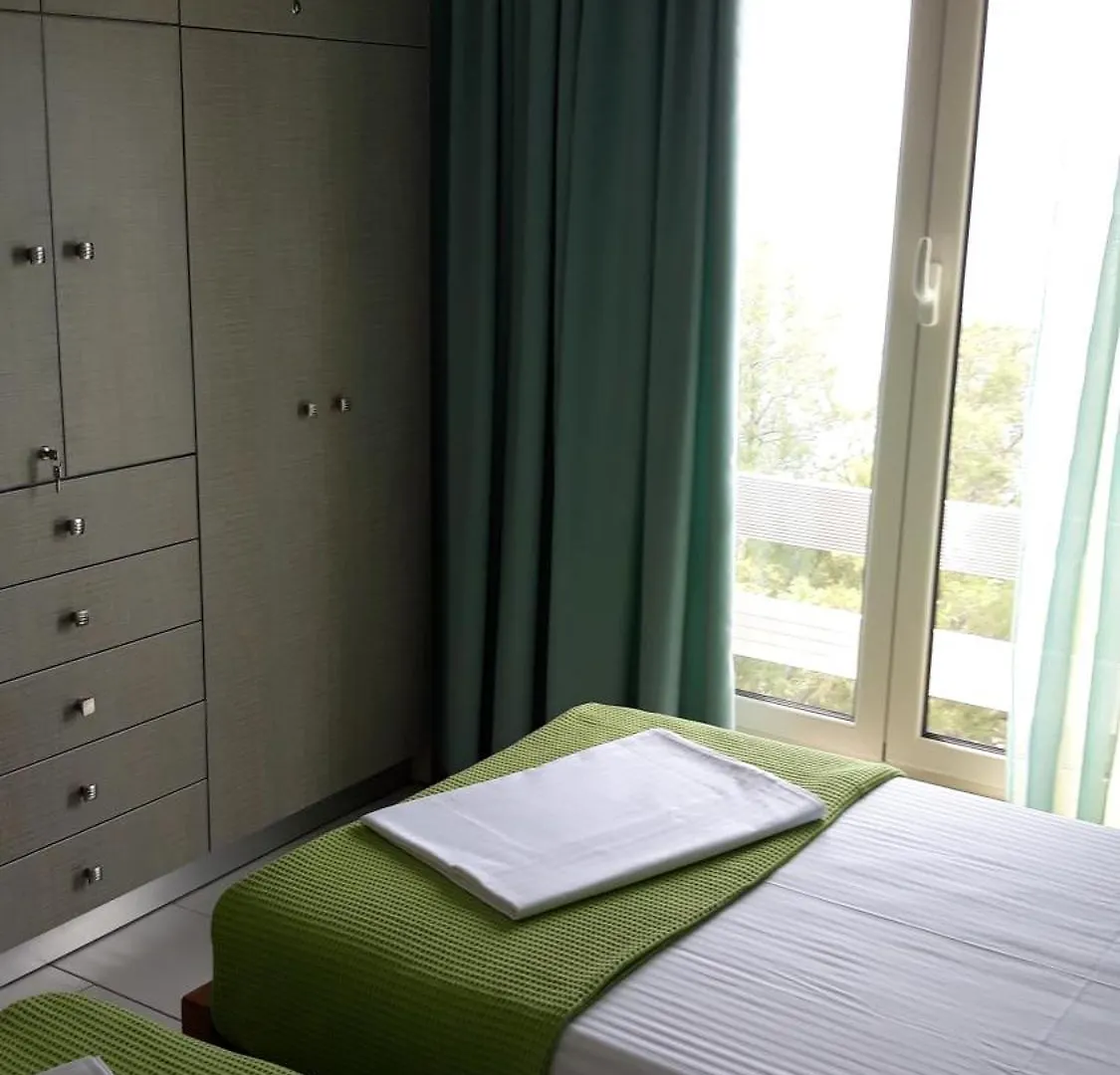 Menikos Apartments Himare