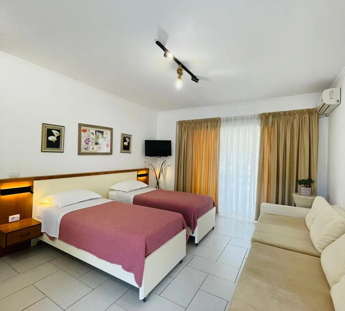 Menikos Apartments Himare