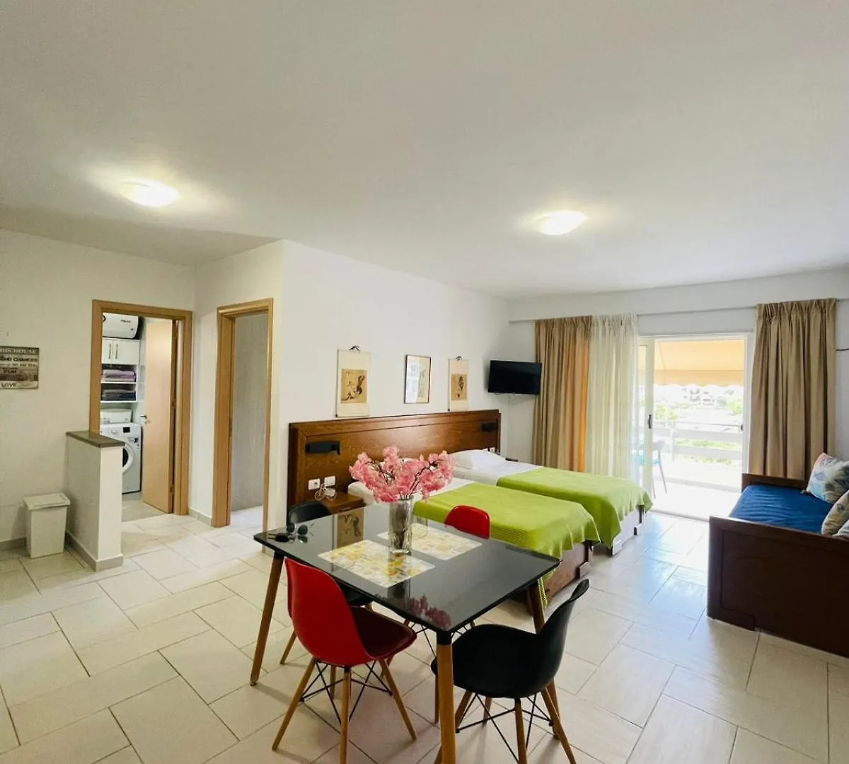 Menikos Apartments Himare