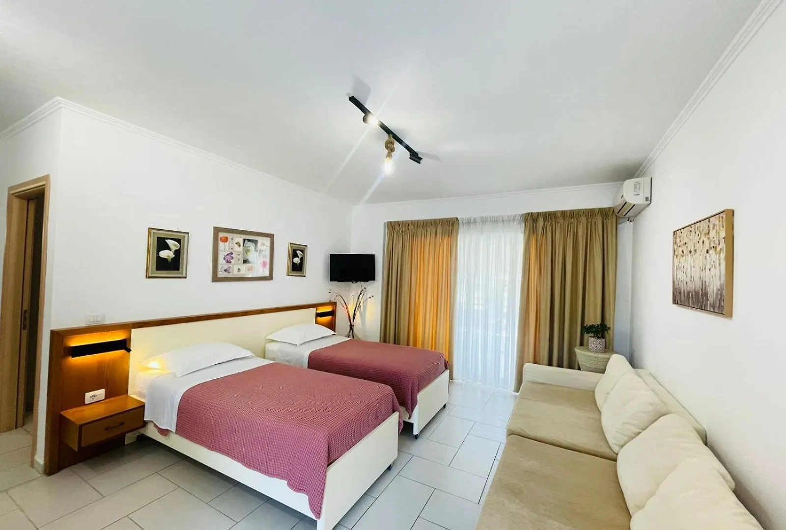 Menikos Apartments Himare 0*,  Albania