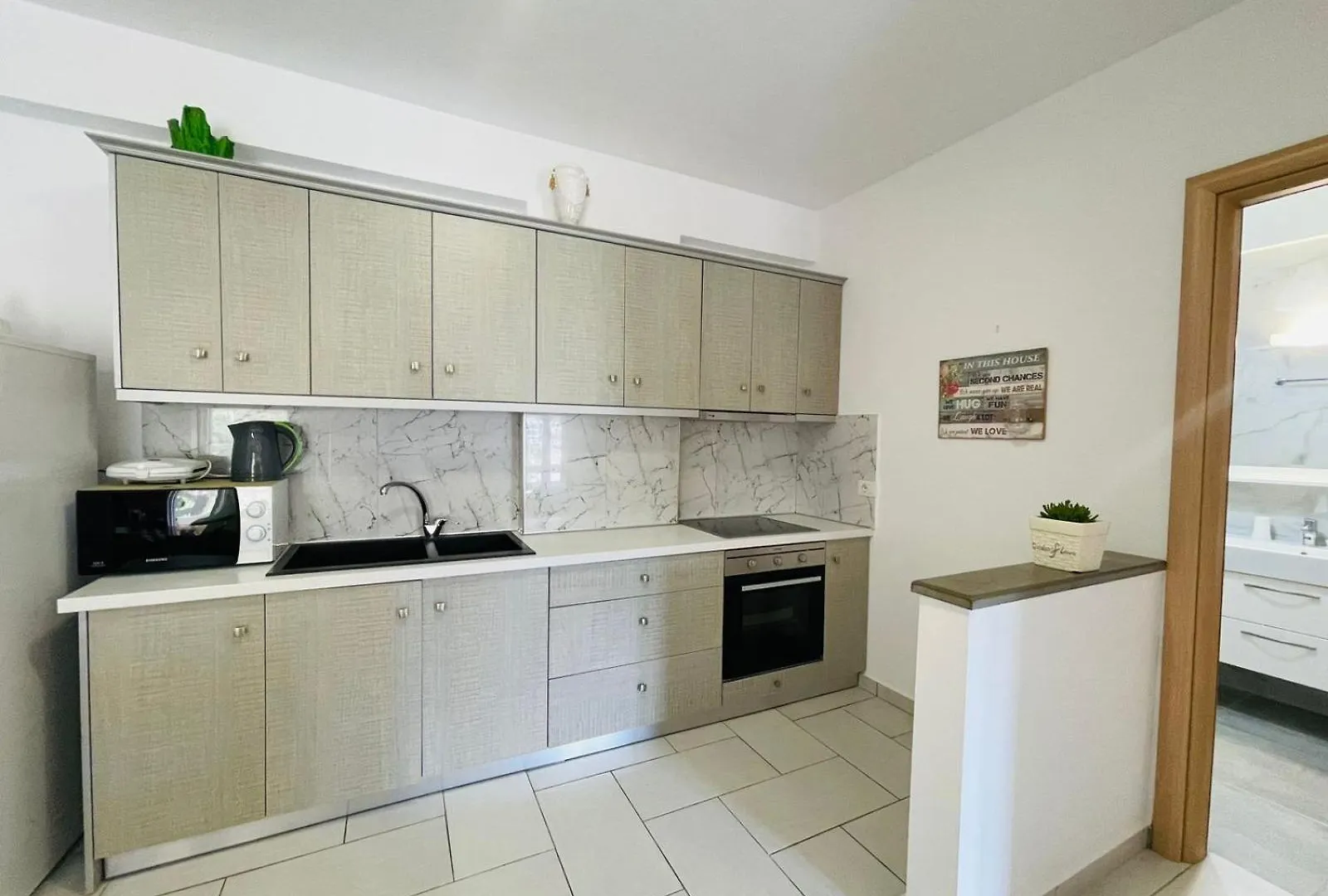 Menikos Apartments Himare