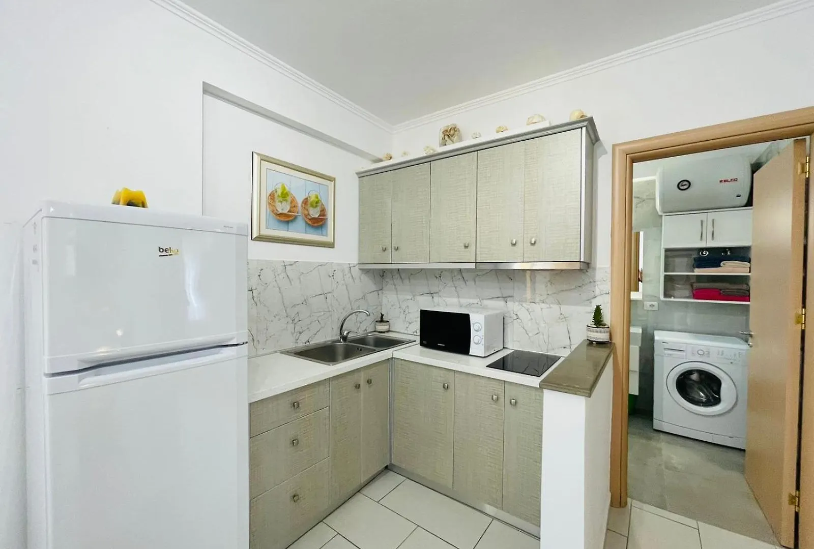 Menikos Apartments Himare