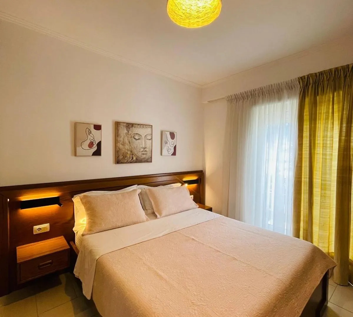 Menikos Apartments Himare 0*,