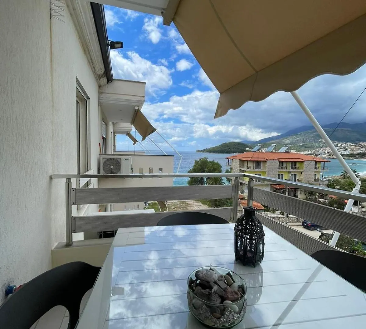Menikos Apartments Himare