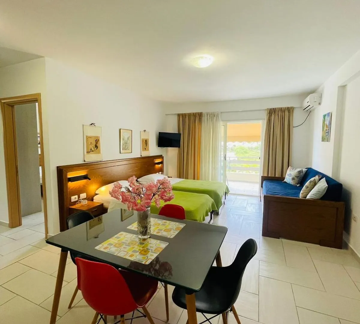Menikos Apartments Himare