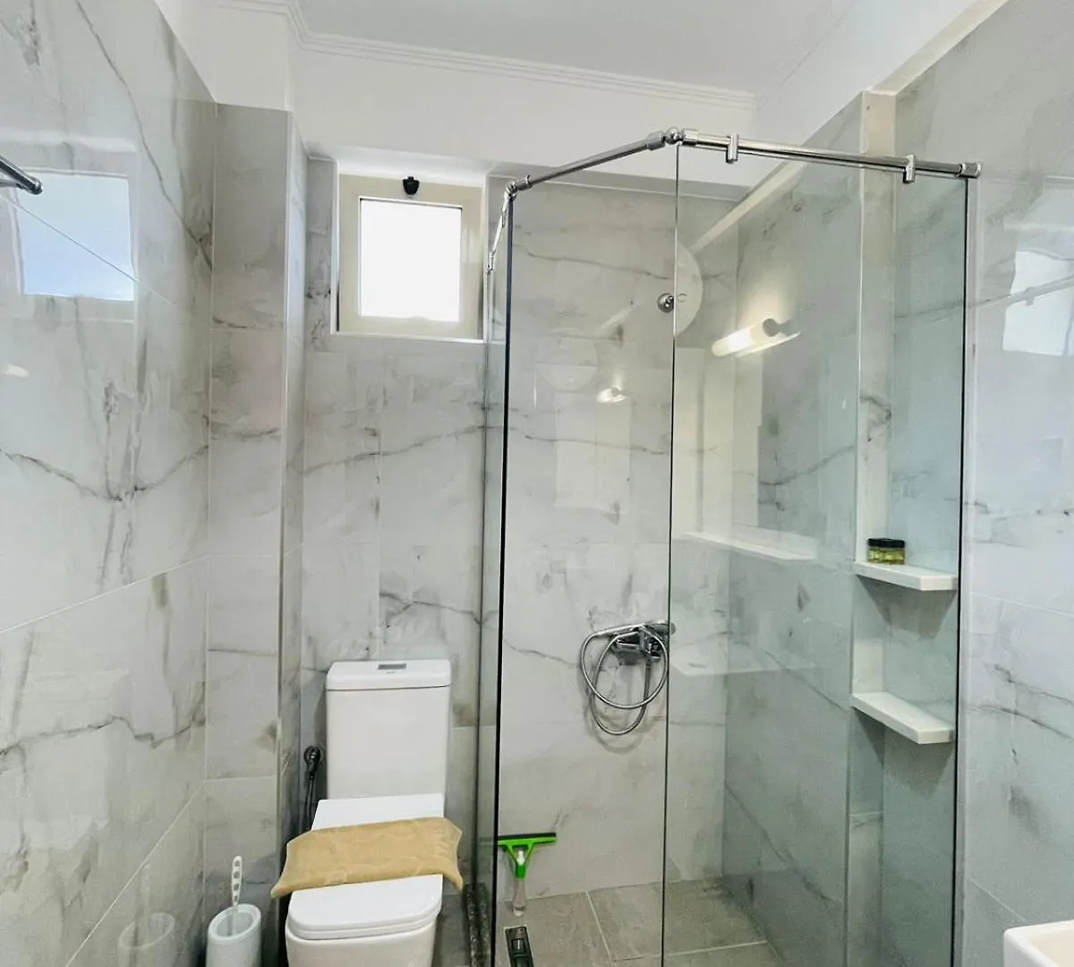 Menikos Apartments Himare