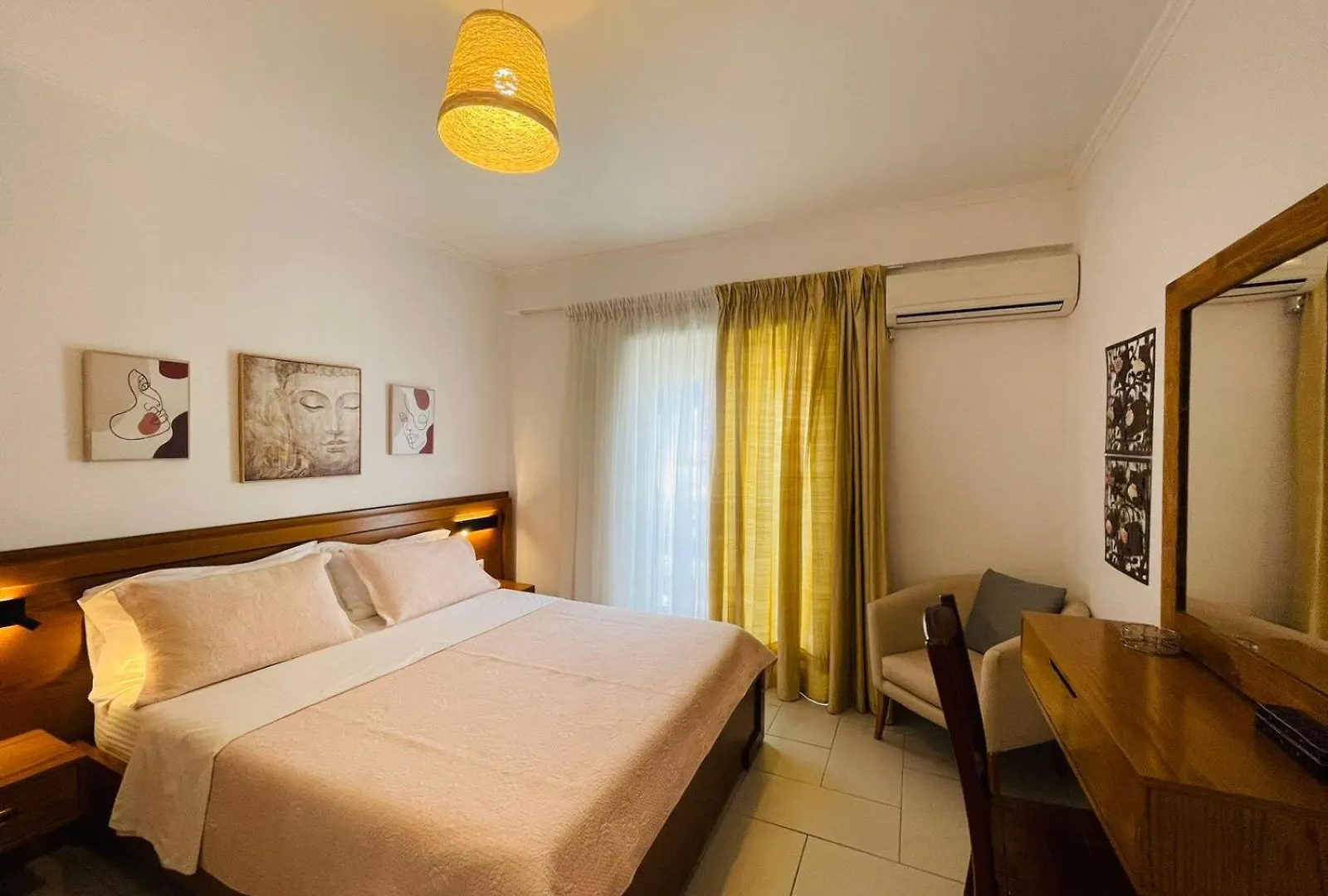 Menikos Apartments Himare
