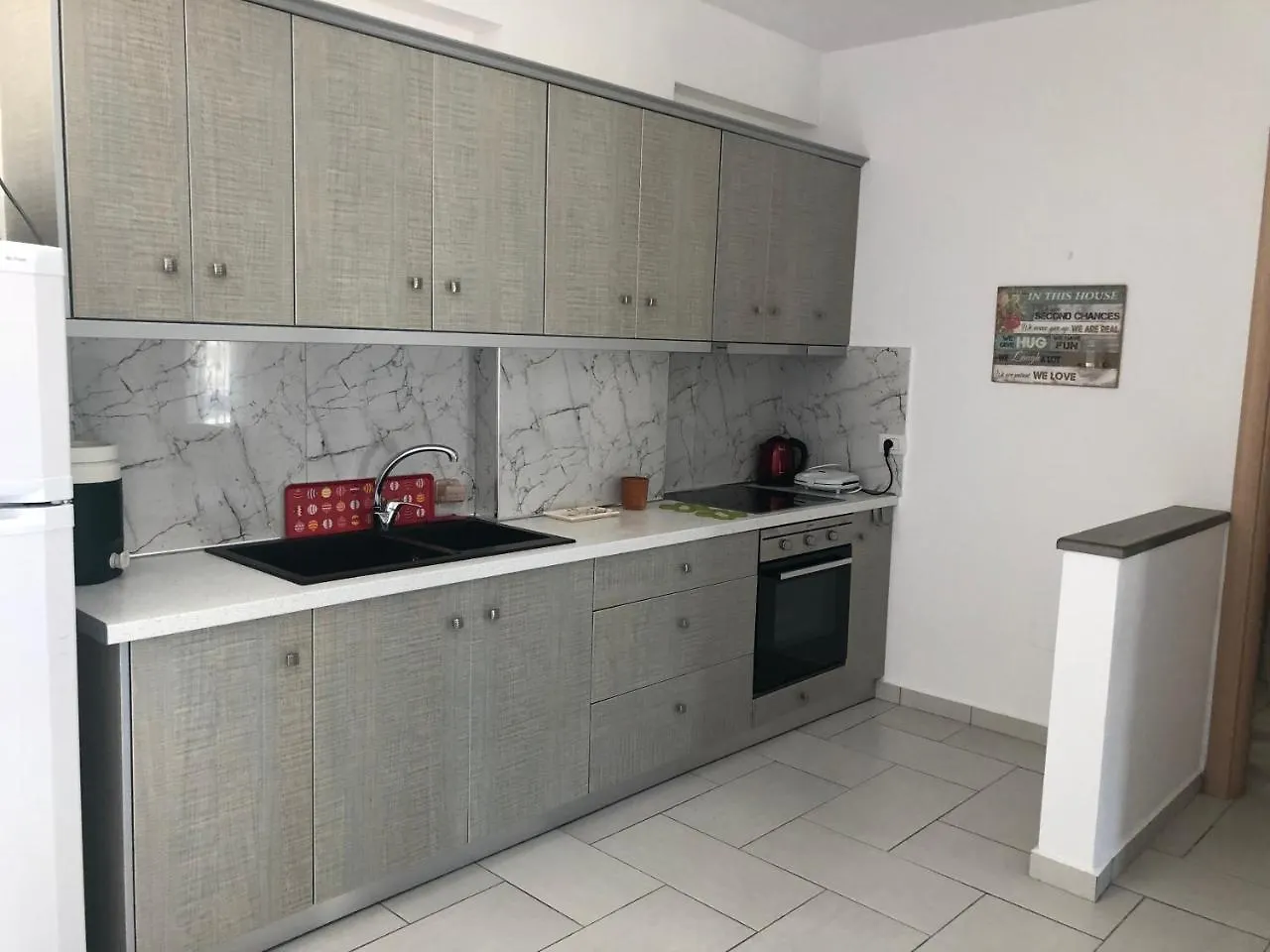 Menikos Apartments Himare