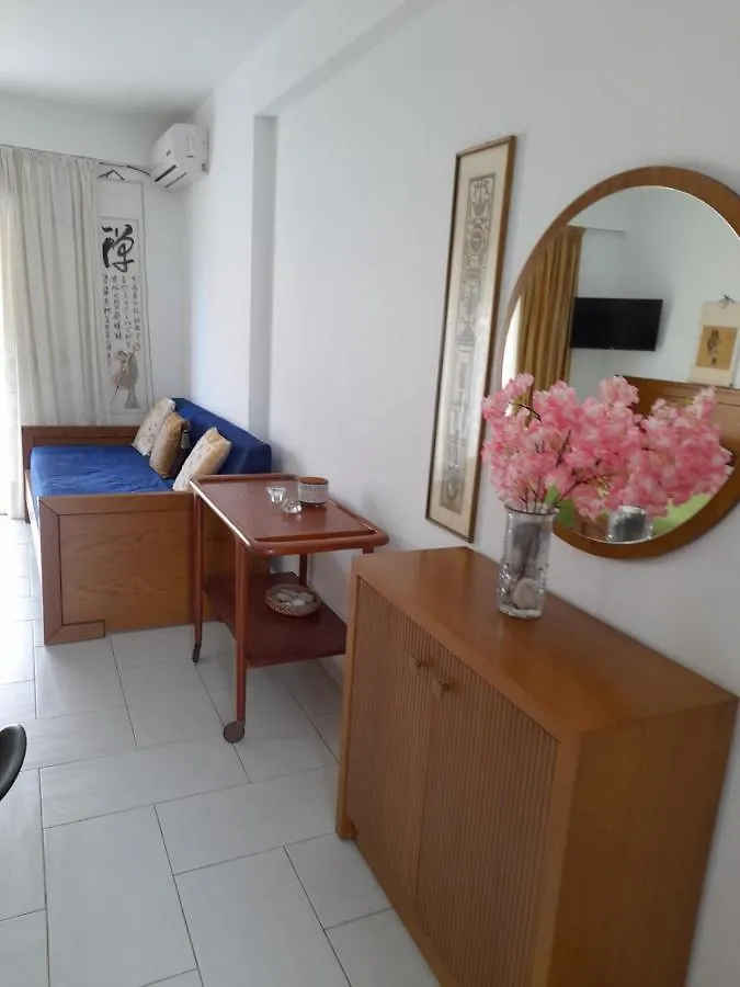 Menikos Apartments Himare