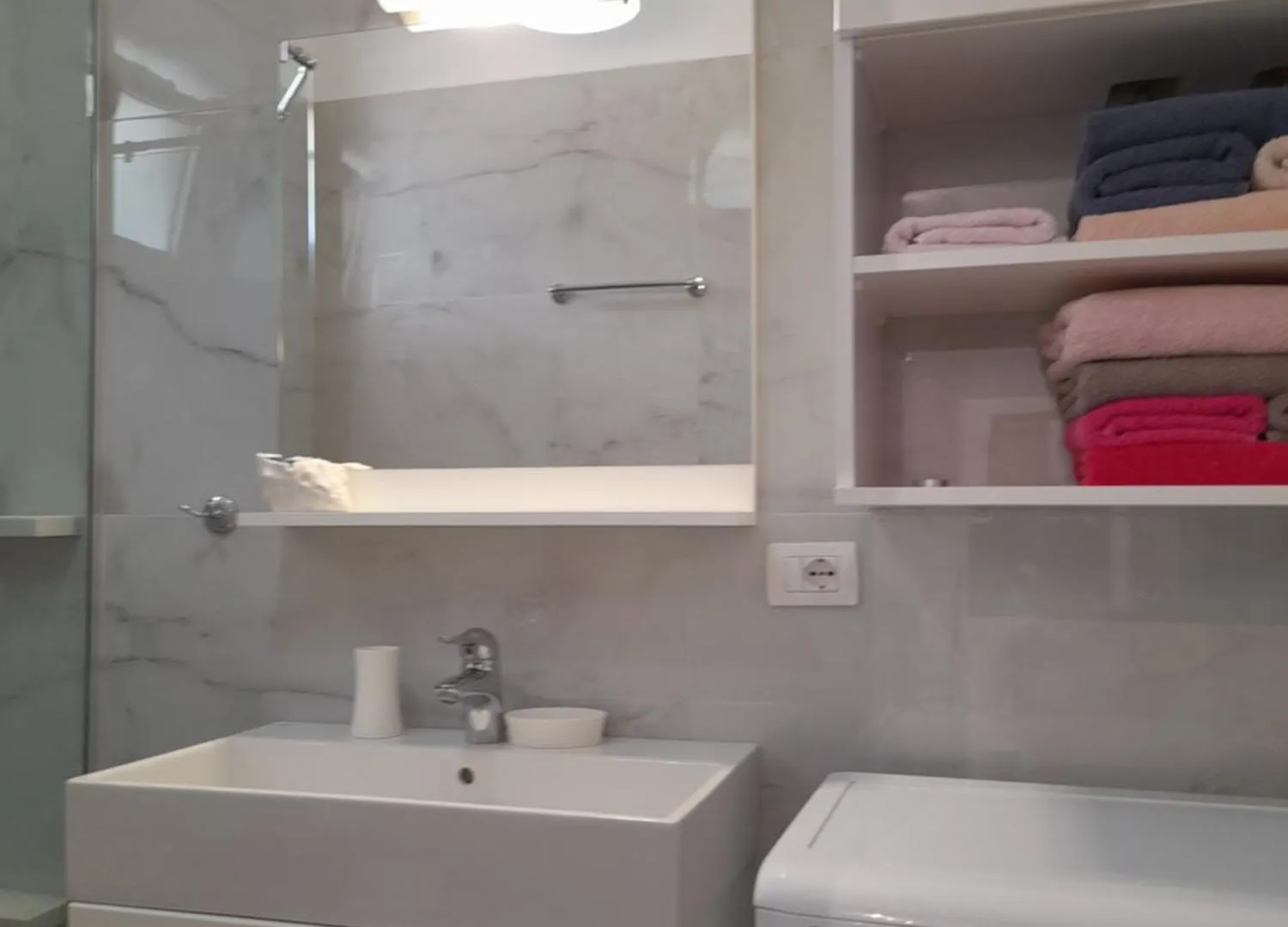 Menikos Apartments Himare