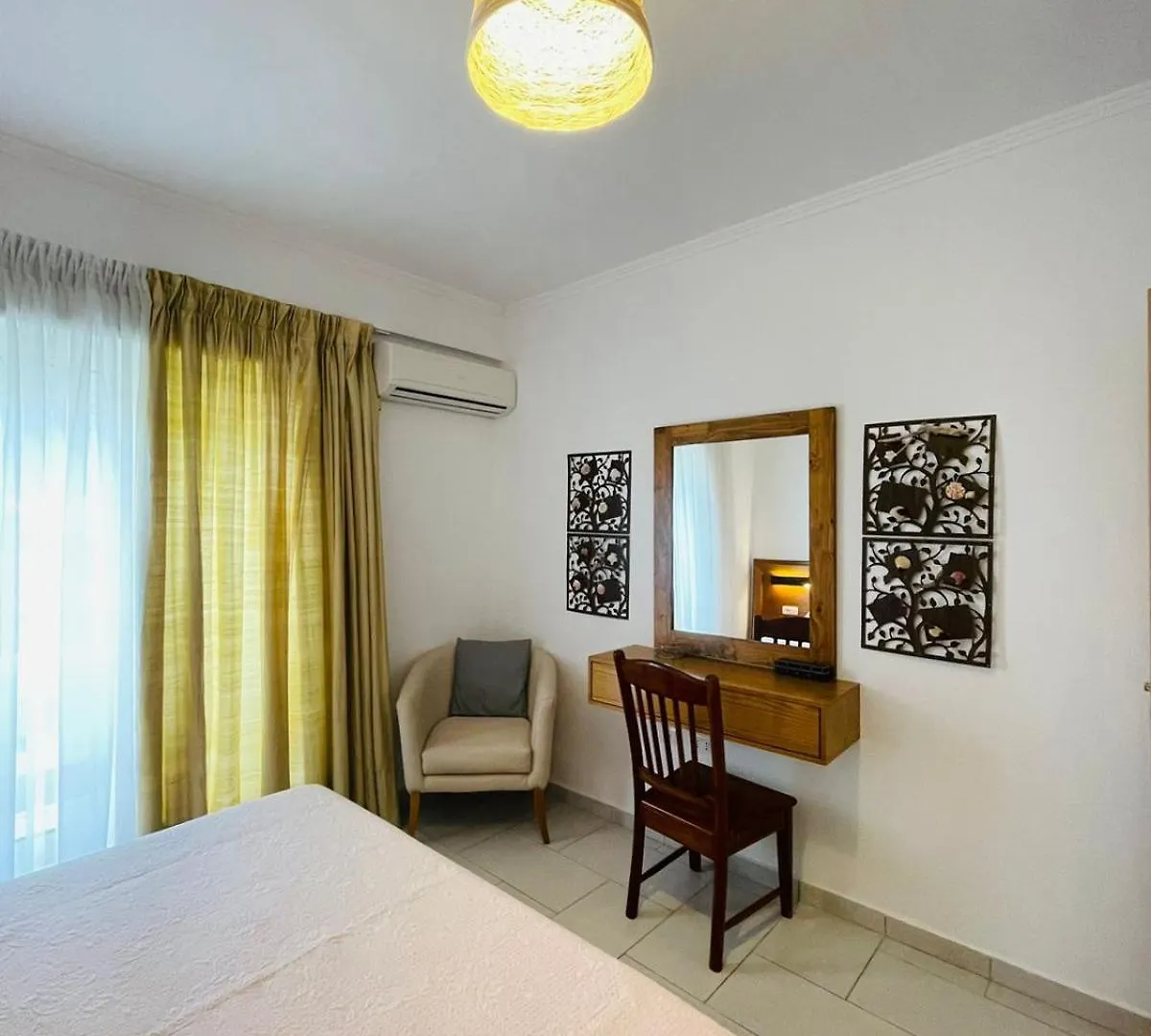 Menikos Apartments Himare